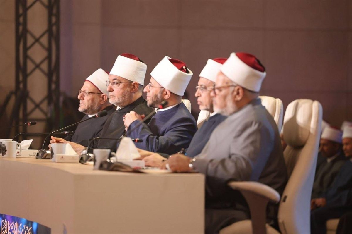 قيادات دينية تشهد نهائي دوري النجباء بمصر