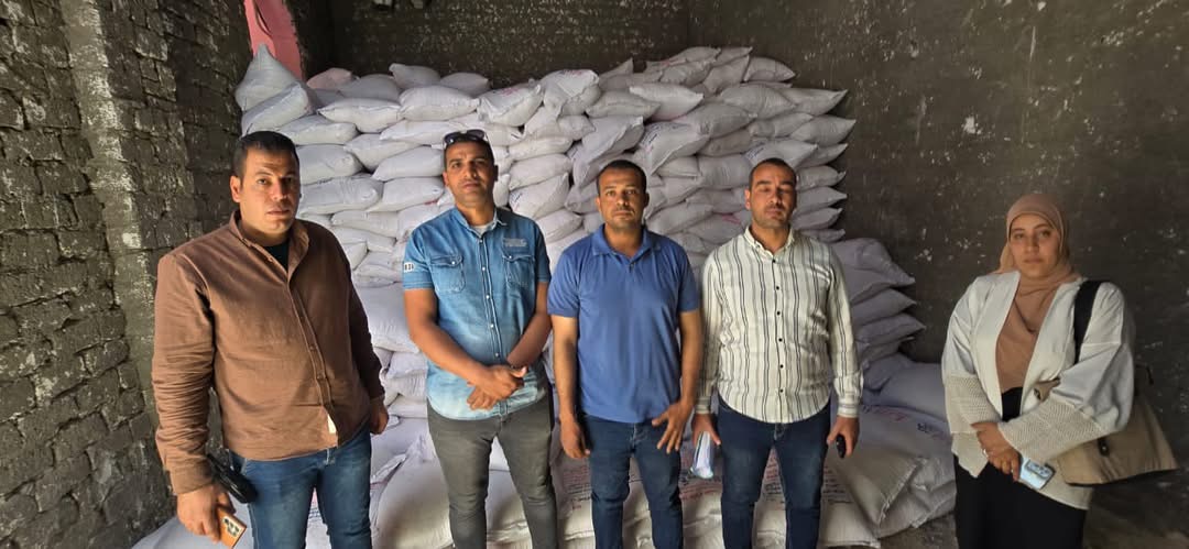 ضبط 20 طن ملح مجهول المصدر داخل مصنع تعبئة في منفلوط