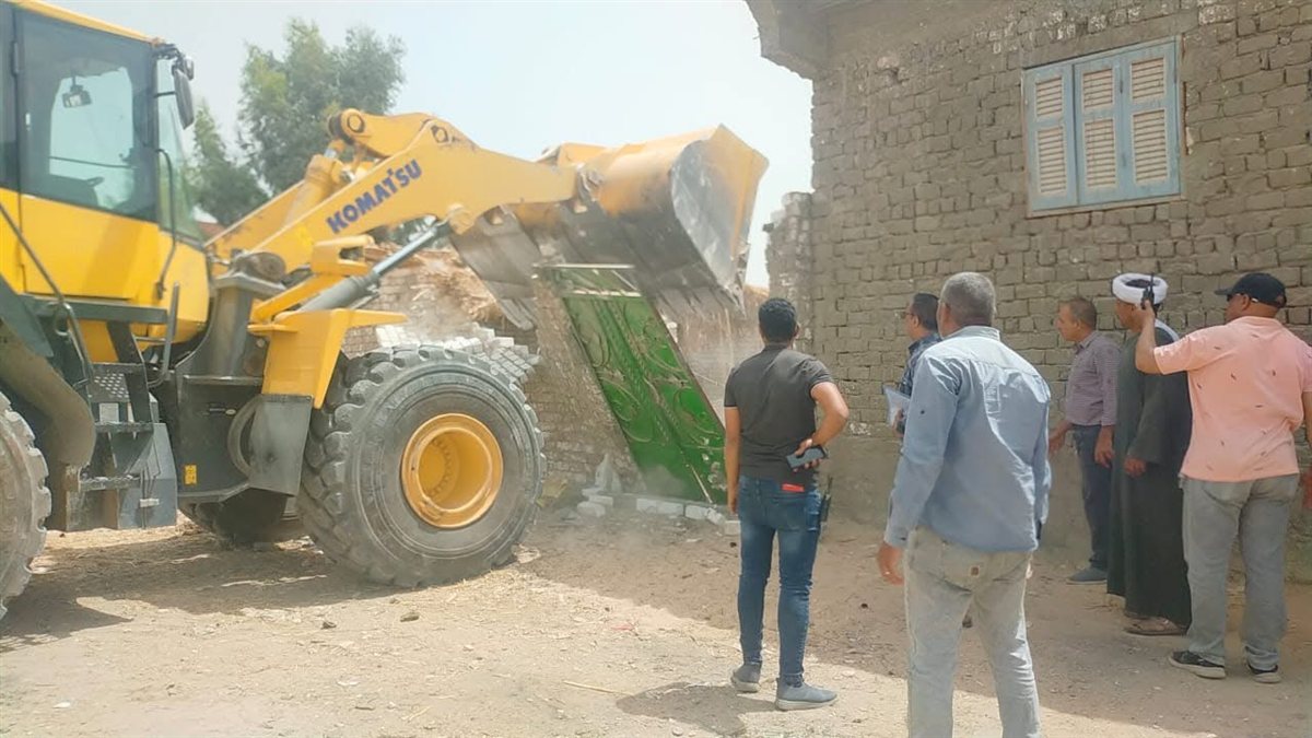إزالة 91 حالة تعدٍ واسترداد أراضٍ زراعية وأملاك دولة في أسيوط