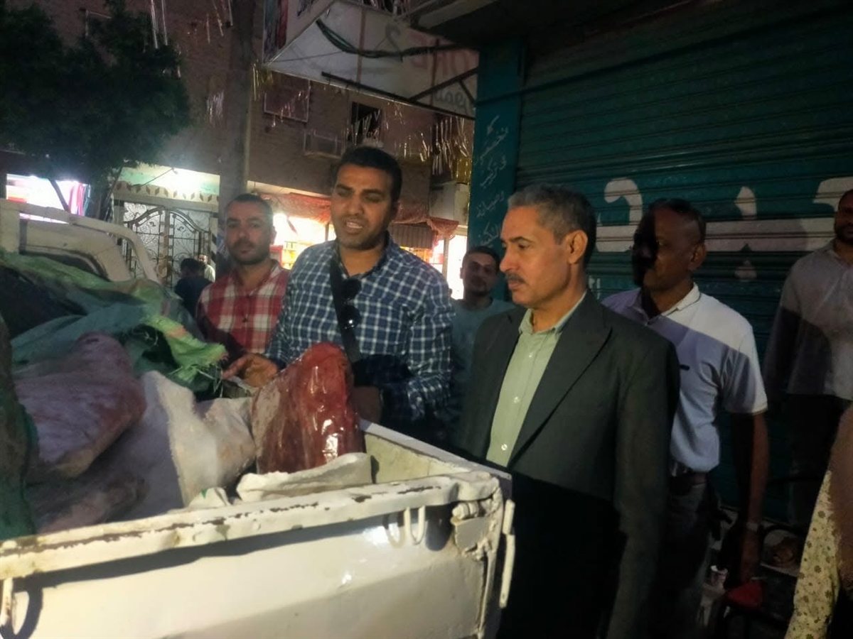 ضبط مخزن غير مرخص بمنفلوط بداخله 3 أطنان أغذية غير صالحة