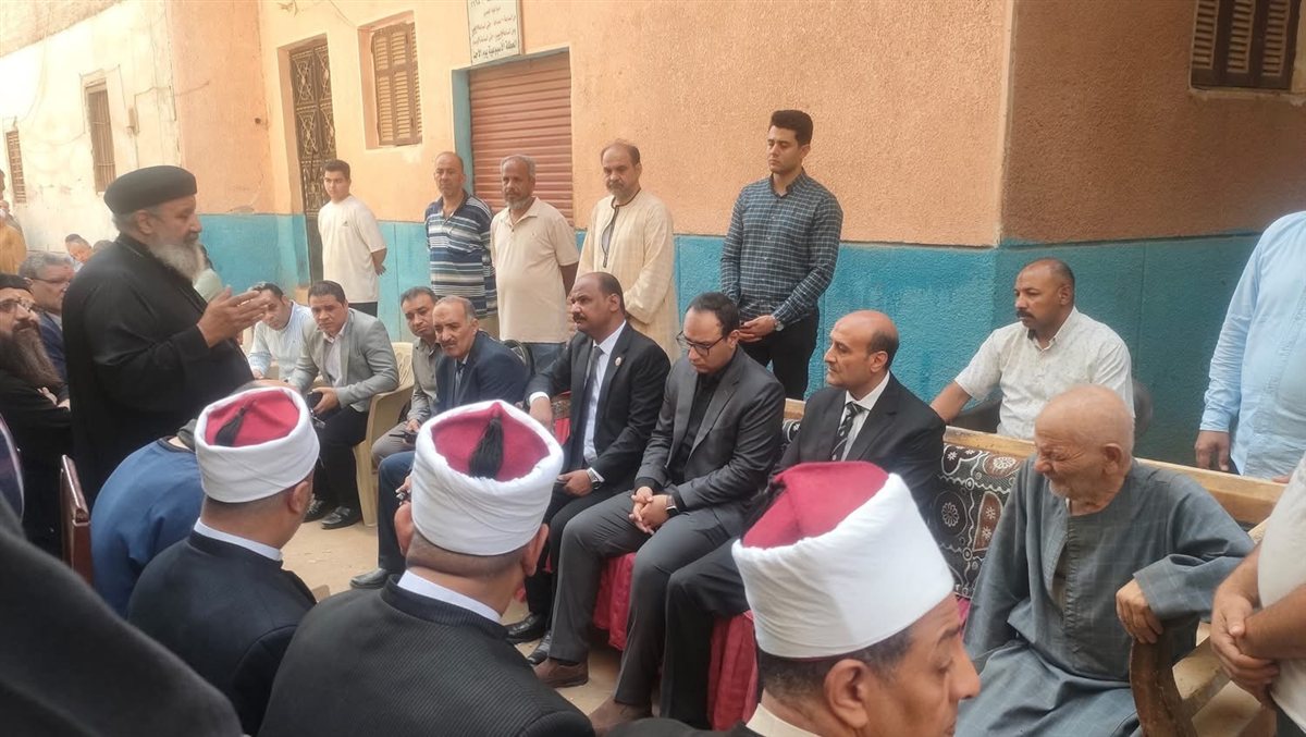 محافظ أسيوط محمد علوان يعزي أسر ضحايا حادث أبنوب