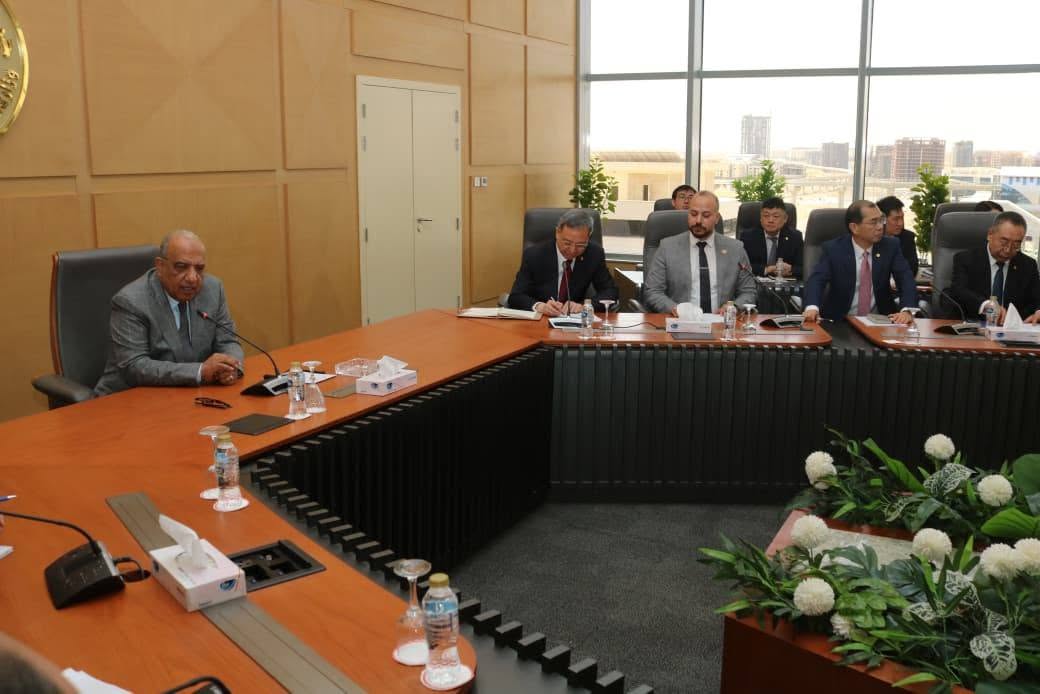 الدكتور محمود عصمت يبحث تعاون الطاقة المتجددة مع الصين