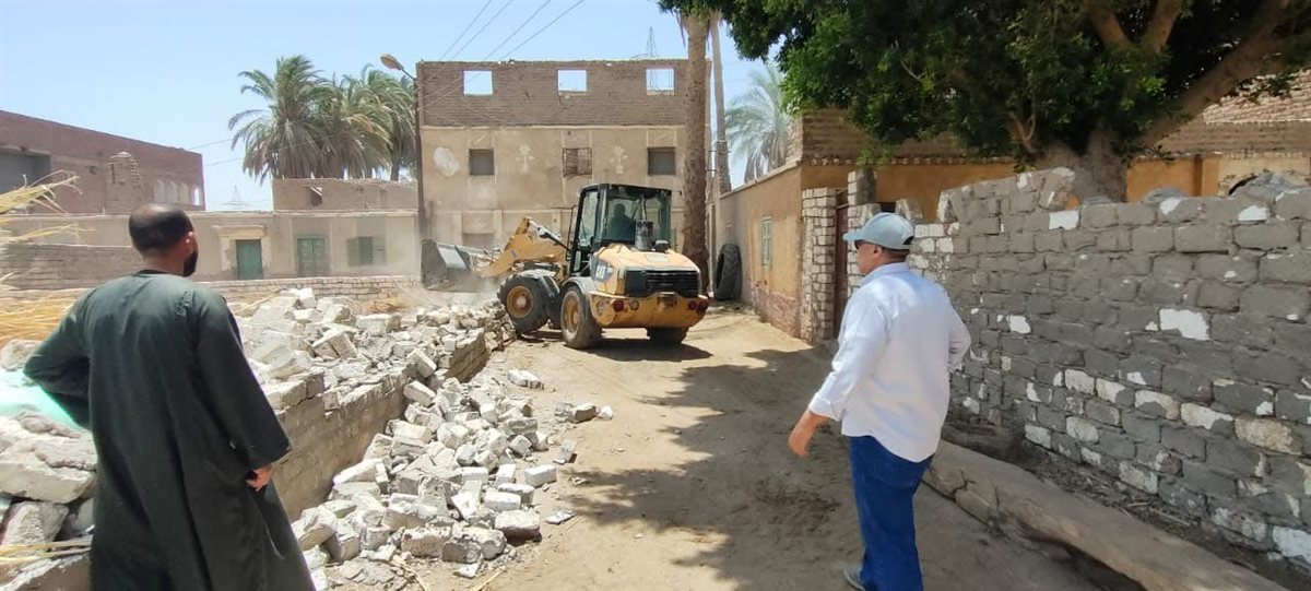 إزالة 20 حالة تعدٍ ومخالفة في أسيوط