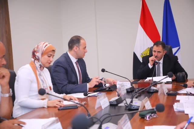 محافظ دمياط يتابع طلبات تقنين أراضي الإصلاح الزراعي
