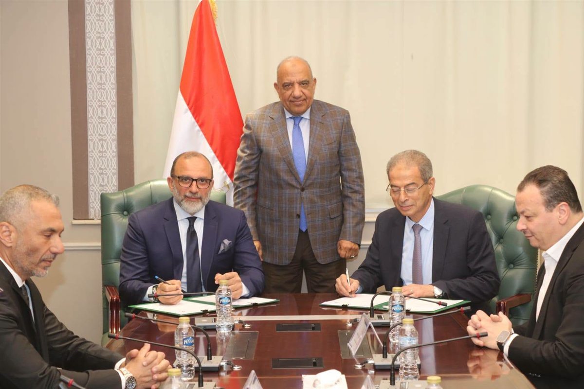 التحول الرقمي في الكهرباء.. بروتوكول لتركيب عدادات ذكية بمواقع اتصالات مصر