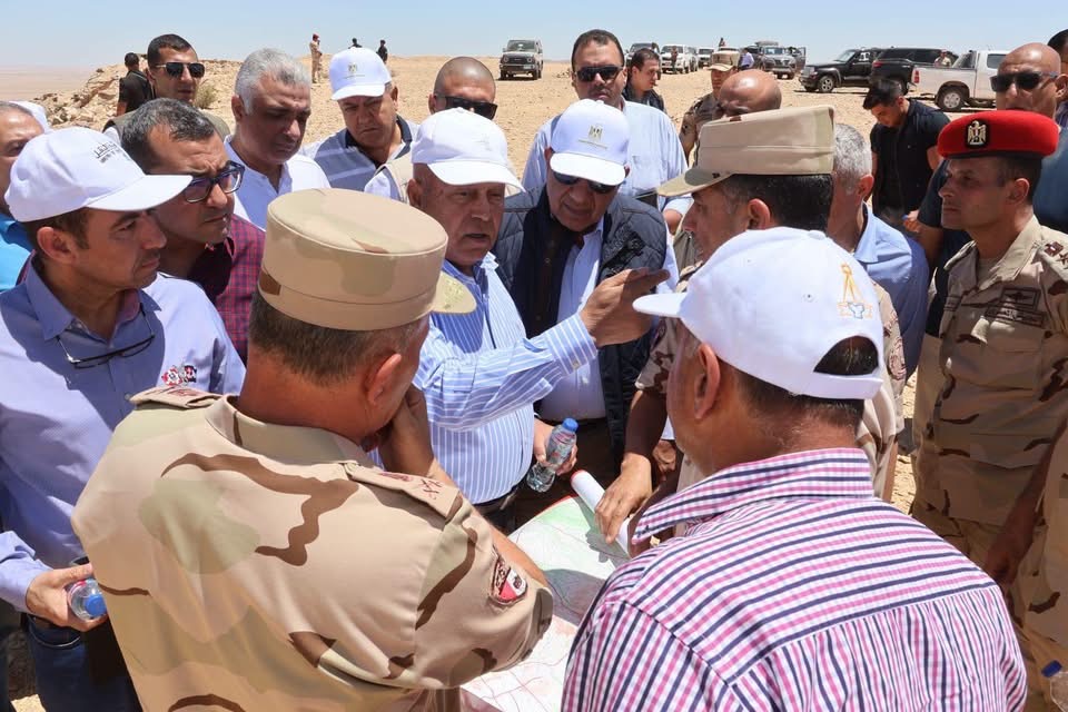 بحث إقامة مشروعات طاقة الرياح في جبل سحابة وجبل عتاقة