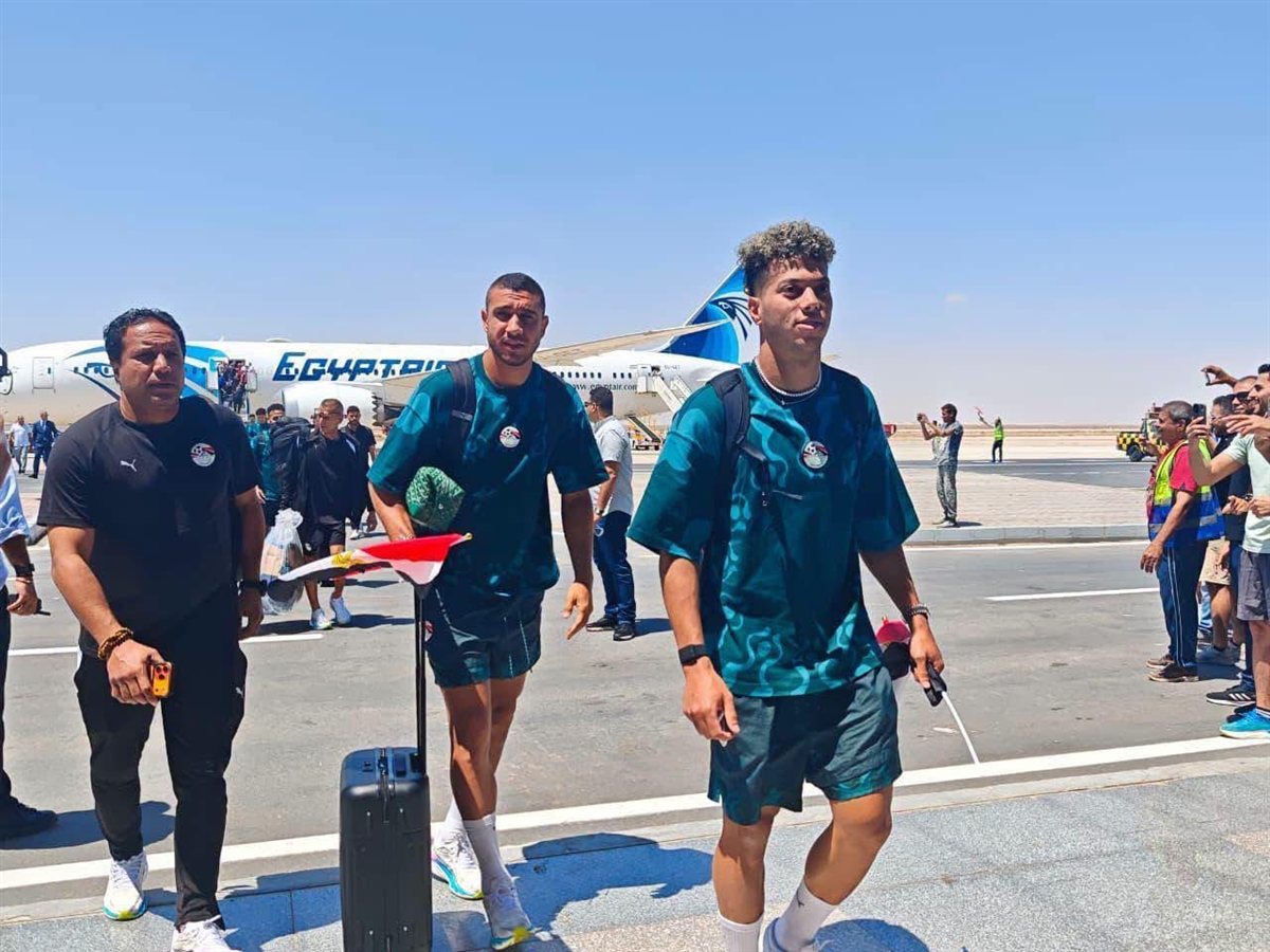 منتخب مصر يصل العلمين بعد بلوغ دور الـ16