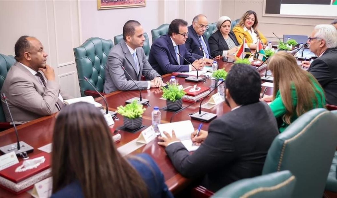 خلال استقبال وزير