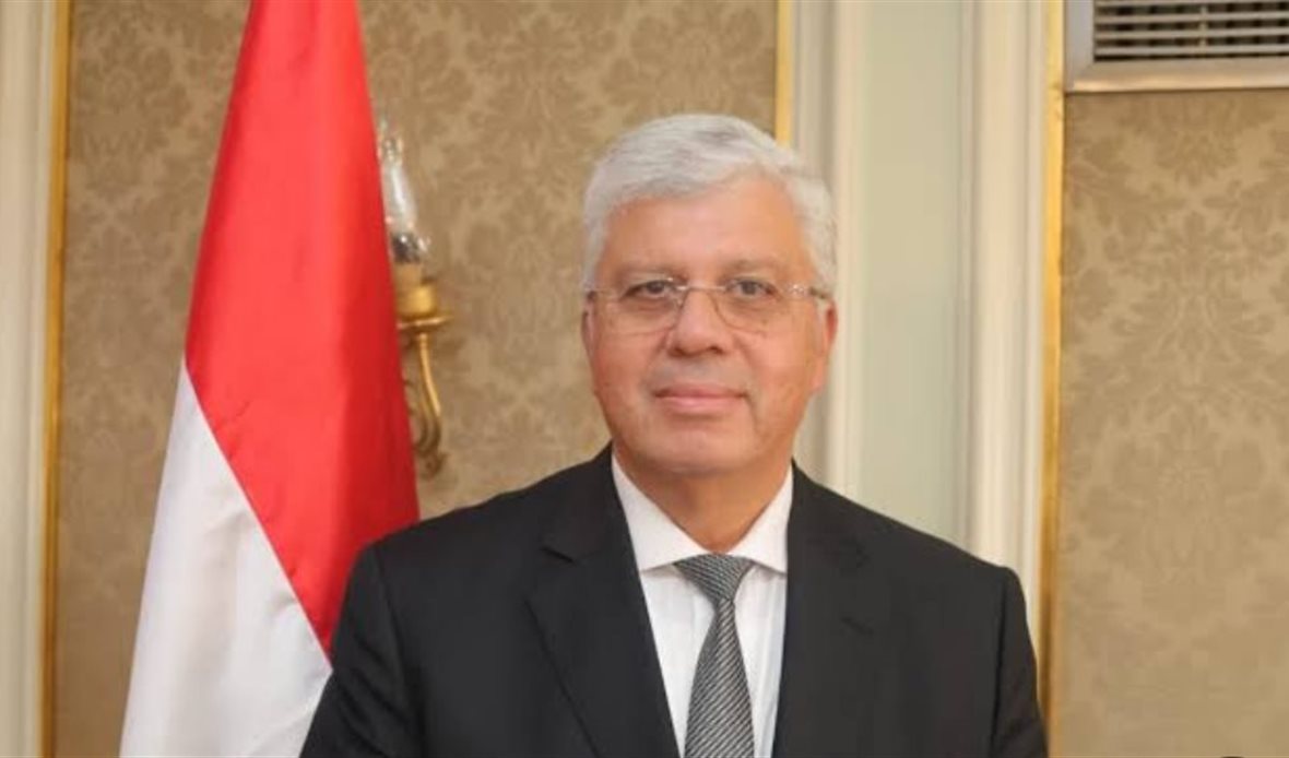 الدكتور أيمن عاشور