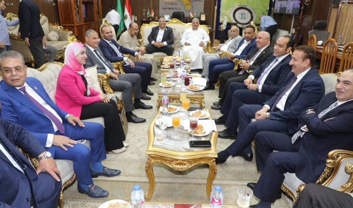 خلال تقديم التهنئة