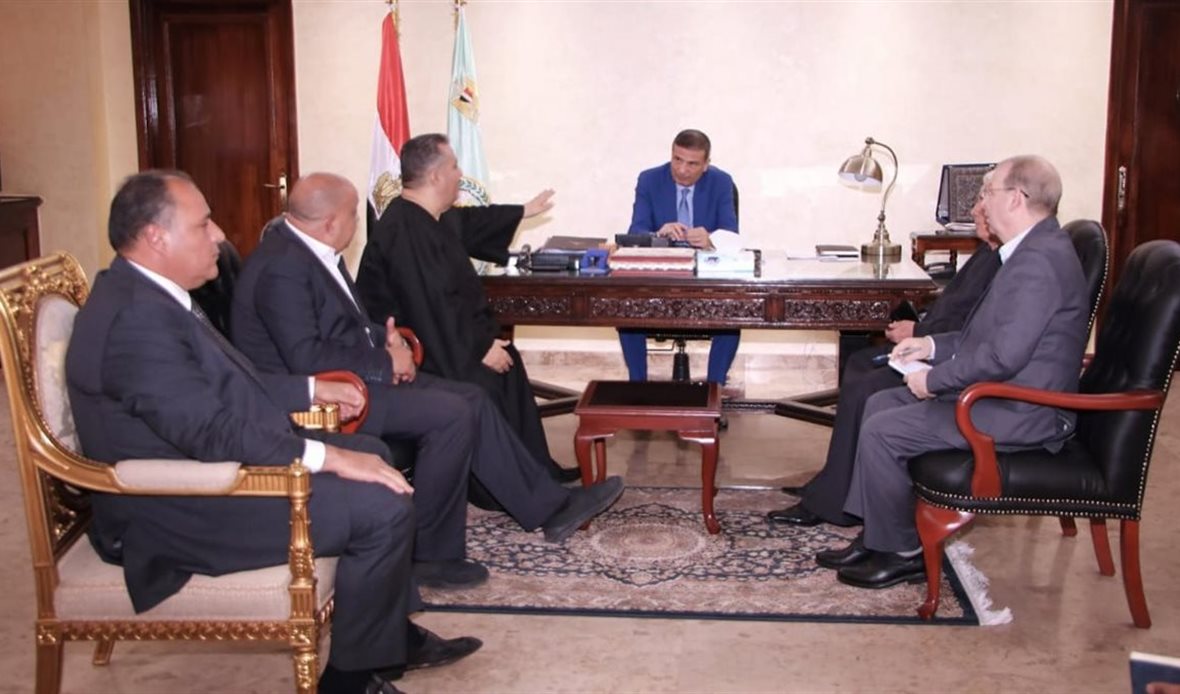 وزير الزراعة وقيادات