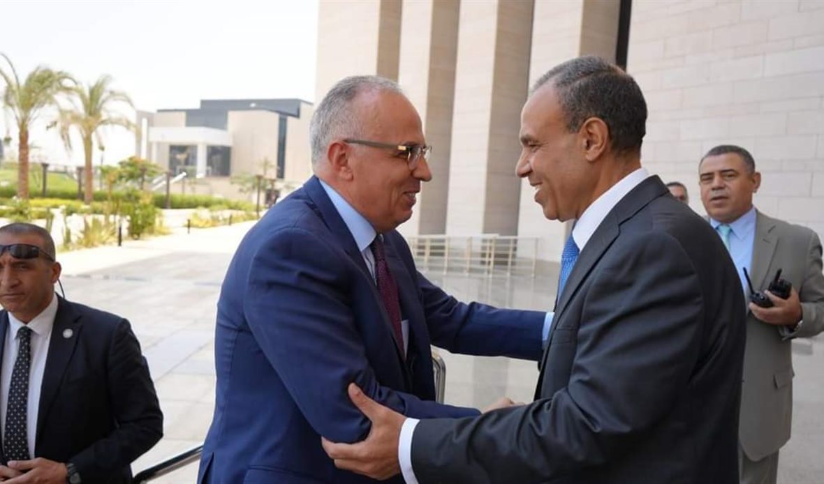 وزير الخارجية والهجرة