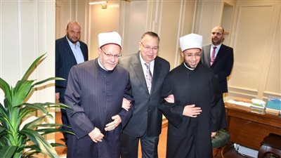 وزير الأوقاف يستقبل مفتي الجمهورية ونقيب السادة الأشراف