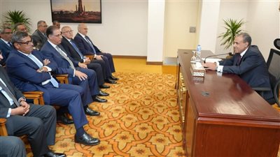 وزير الخارجية يشدد على أهمية إيلاء الاهتمام اللازم بالدور التنموي والاقتصادي للوزارة 