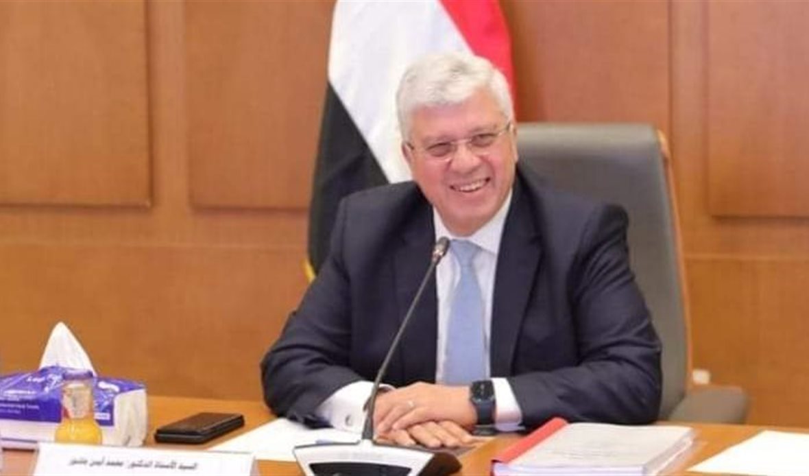 الدكتور أيمن عاشور