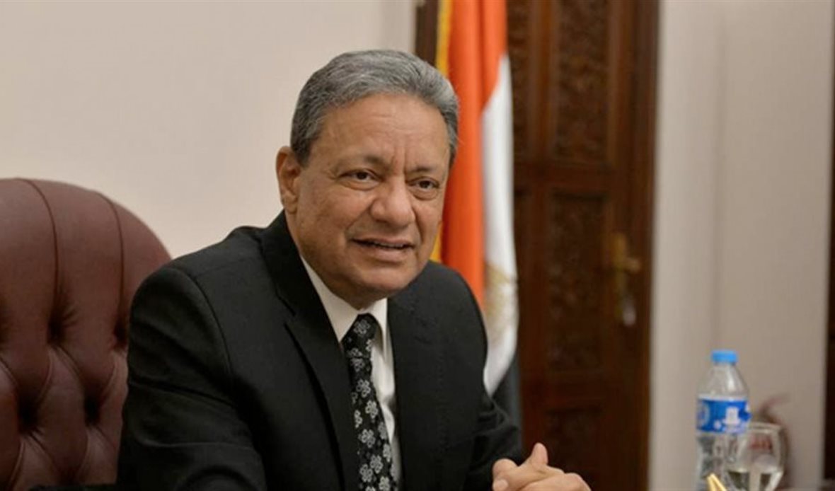 الكاتب الصحفي كرم