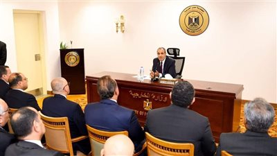 وزير الخارجية يلتقي العاملين في الكادر الإداري بالوزارة