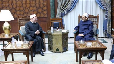 شيخ الأزهر يستقبل مفتي الجمهوريَّة للتهنئة بجولته إلى جنوب شرق آسيا