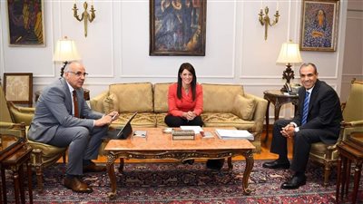 وزير الخارجية يستقبل وزيرة التخطيط ووزير الري