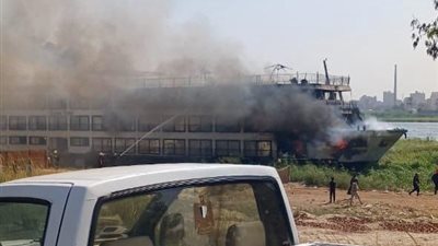 السيطرة على حريق مركب نيلي بحلوان دون إصابات: تحقيقات جارية لمعرفة الأسباب