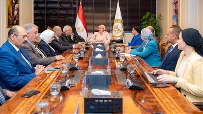 وزيرة البيئة تستقبل أعضاء لجنة الطاقة بمجلس الشيوخ 