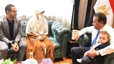 وزير الصحة يستقبل طبيبة بمستشفى المراغة وأسرتها لدعم الكوادر الطبية