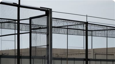 حكم قضائي يعيد الحرية لامرأة قضت 43 عامًا في السجن بتهمة باطلة