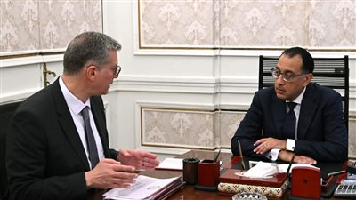رئيس الوزراء يتابع مع وزير البترول عددا من ملفات العمل