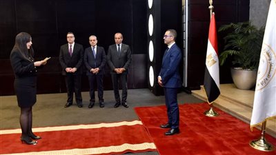 وزير الاستثمار يشهد مراسم القسم القانوني لـ 8 من الملحقين التجاريين الجدد