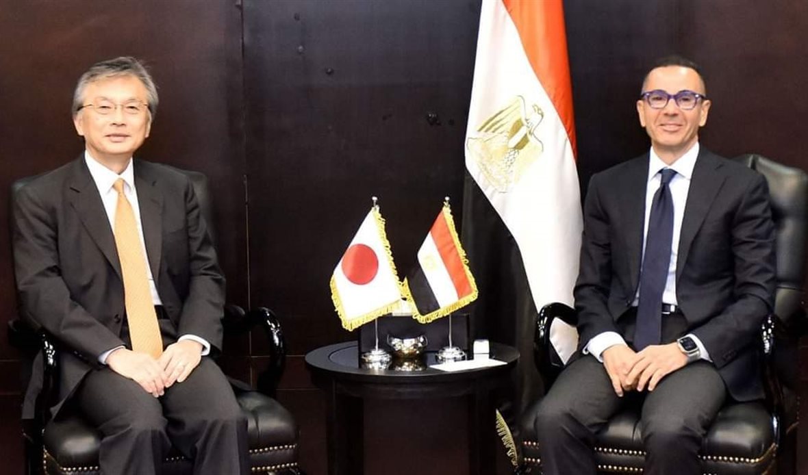 وزير الاستثمار وسفير