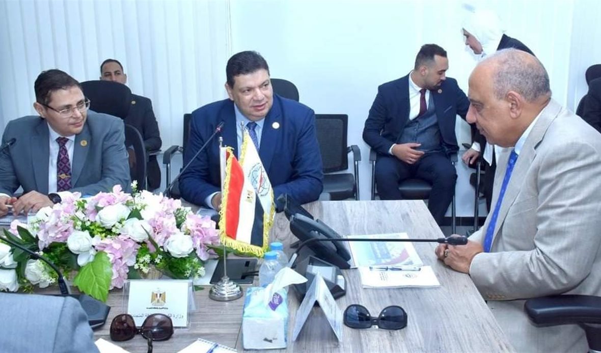 اجتماع وزير الكهرباء