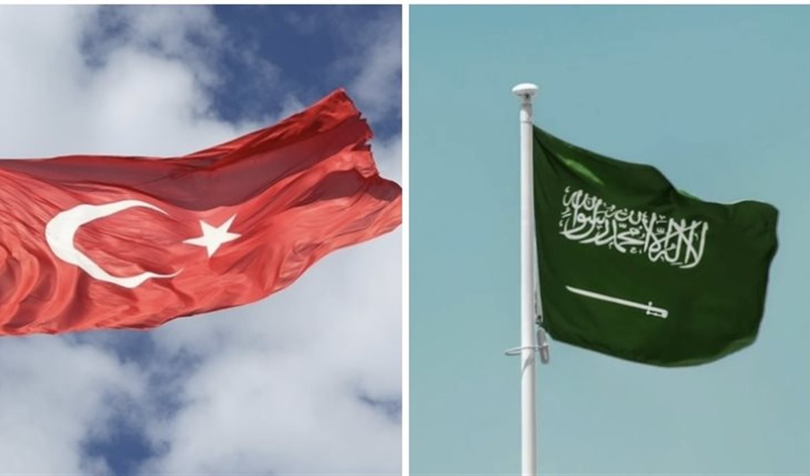 عام السعودية وعلم