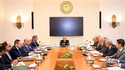 وزير الخارجية يجتمع بقيادات وأعضاء الوزارة المعنيين بالموضوعات الإفريقية