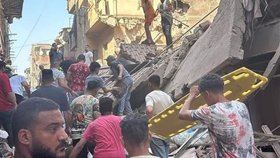 البحث عن 6 مفقودين أسفل أنقاض عقار روض الفرج المنهار.. شاهد: أثناء أعمال التشطيب هربت قبل الانهيار بثوانٍ