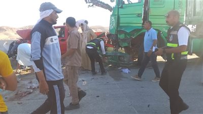 مصرع 7 أشخاص وإصابة 22 آخرين في حادثي تصادم مروعين على الطريق الصحراوي الشرقي