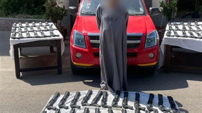 ترسانة أسلحة: ضبط عنصر إجرامي بحوزته 70 سلاحًا ناريًا و10 آلاف قرص مخدر في الجيزة