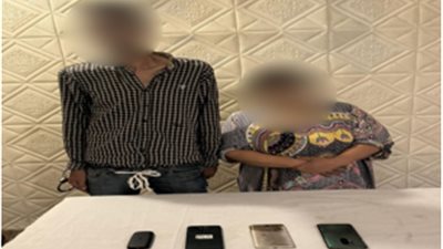 القبض على 5 لصوص لقيامهم بسرقة الهواتف والأجهزة الكهربائية والأسلاك والحقائب (صور)