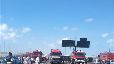 حريق هائل يلتهم سيارة محملة بمواد بترولية على الطريق الدولي الساحلي بالإسكندرية (صور)