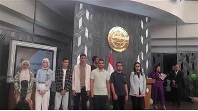 وزير التربية والتعليم يكرم عدد من أوائل الثانوية الثانوية العامة