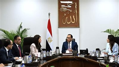 رئيس الوزراء يتابع مع وزيرة التخطيط سير برامج تعزيز مشاركة القطاع الخاص ودعم ريادة الأعمال