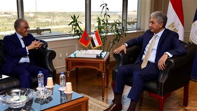 وزير السياحة والآثار يبحث مع سفير المغرب بالقاهرة تعزيز سبل التعاون المشترك