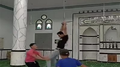 البحث عن المتهمين في واقعة اللعب داخل مسجد