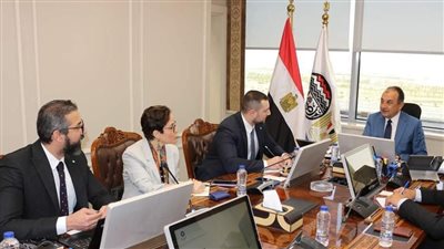وزير قطاع الأعمال يبحث مع 
