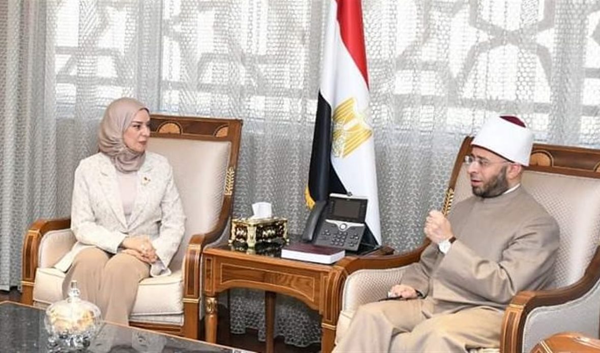 وزير الأوقاف وسفيرة