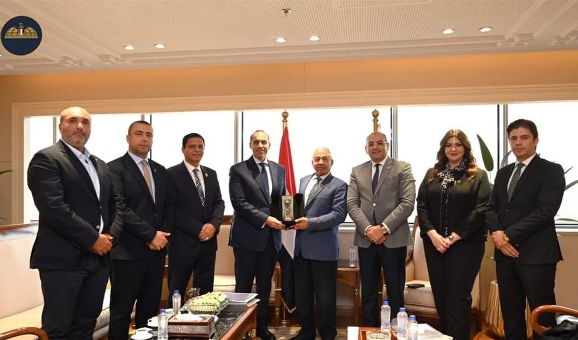 وزير الشئون النيابية