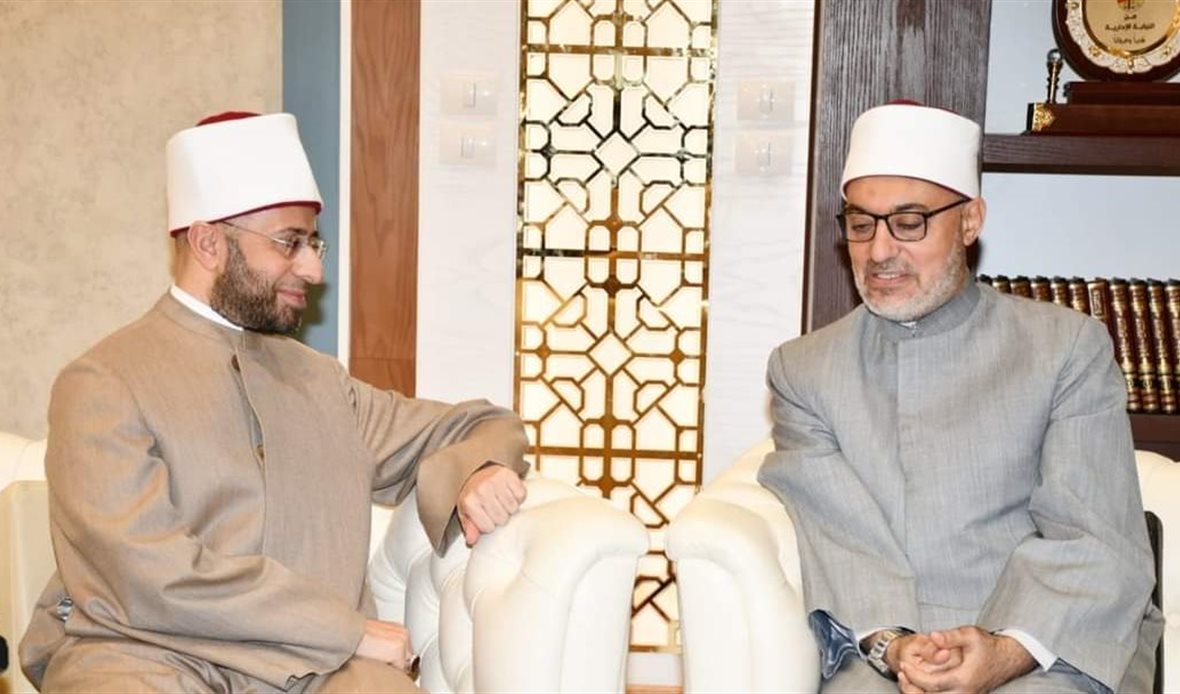 وزير الأوقاف ومفتي