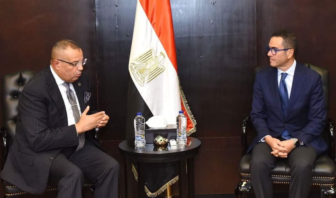 وزير الاستثمار ومحافظ