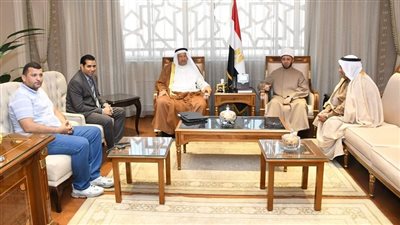 وزير الأوقاف يستقبل وفدًا من شيوخ مطروح وشمال سيناء