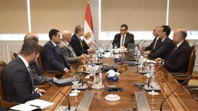 وزير الإسكان يتابع الموقف التنفيذي لمشروع أبراج “الداون تاون” وبحيرات العلمين 