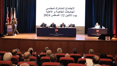 وزير التعليم العالي يوجه بتشكيل لجنة لوضع معايير قياس أداء الجامعات الأهلية